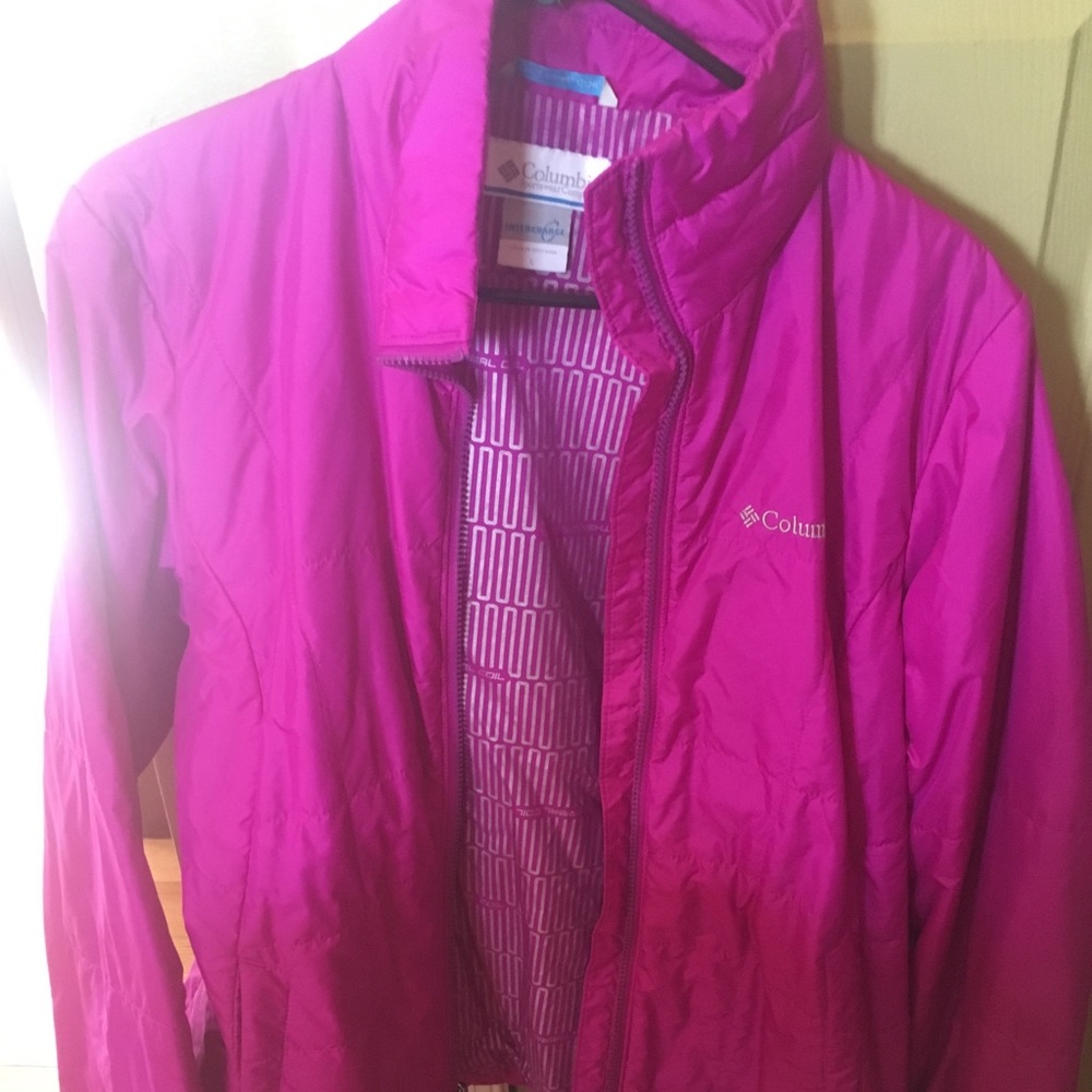 Women’s Columbia light Jacket.